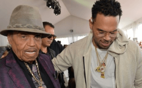 Pai do Michael Jackson relembra dos frequentes elogios do filho sobre Chris Brown