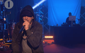 Eminem performa “Berzerk”, “Won’t  Back Down”, e “Love The Way You Lie” na BBC Radio 1
