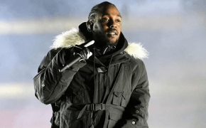 Kendrick Lamar performa no intervalo de final de liga universitária de futebol americano