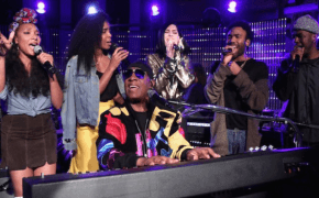 Childish Gambino, Stevie Wonder, Kelly Rowland e Jessie J cantam “Superstition” juntos em evento especial