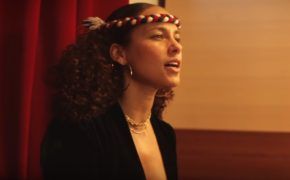 Alicia Keys divulga o clipe de “Raise A Man”