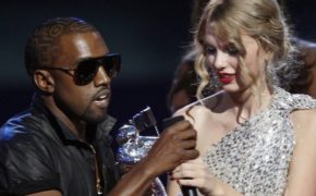 Kanye West diz que Deus quis que ele interrompesse Taylor Swift no VMA e tomasse prêmio da sua mão
