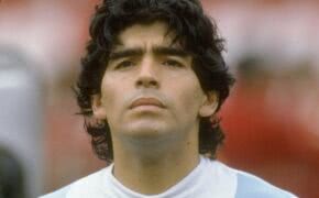Diego Maradona morre aos 60 anos de idade