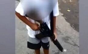 Morre “Sementinha”, que viralizou aos 12 anos em vídeo portando fuzil e cantando funk proibidão no RJ